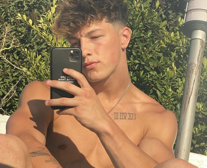 Who is Tayler Holder? Age, TikTok username and Ins