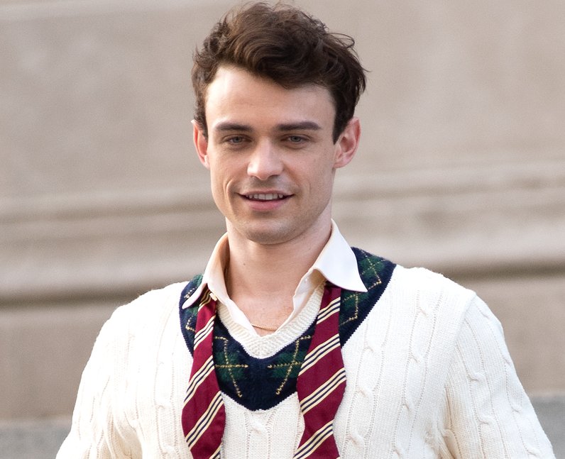 Who does Thomas Doherty play in the Gossip Girl re