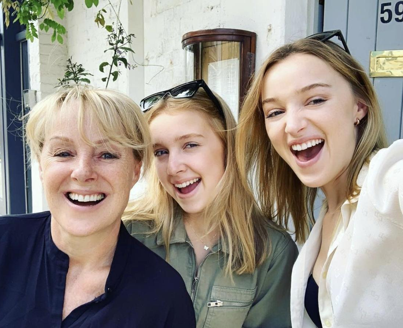 Who are Phoebe Dynevor's parents? She has a famous